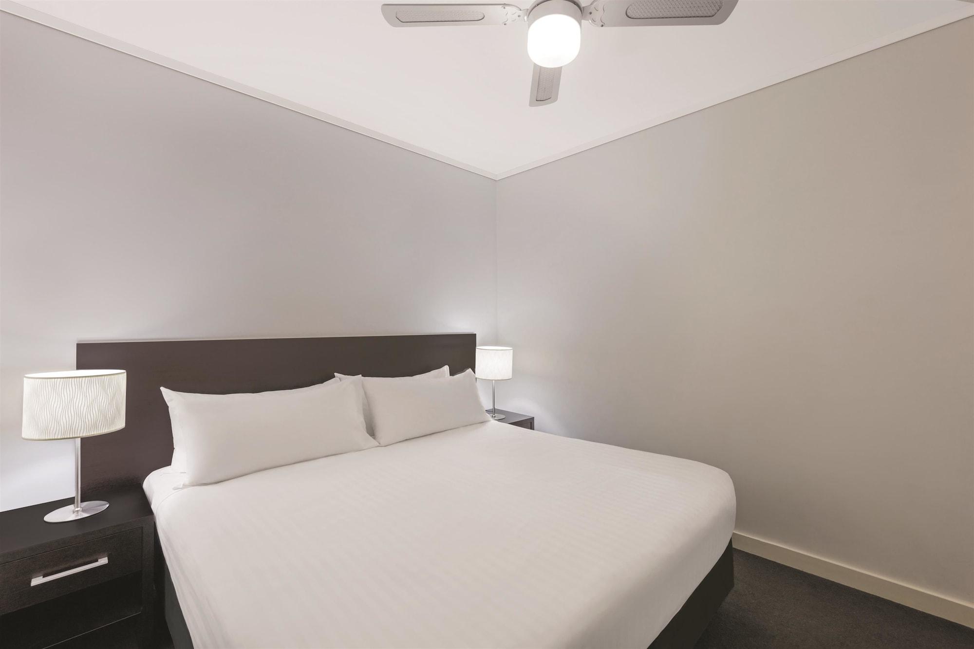 Adina Apartment Hotel Perth Barrack Plaza Exterior photo